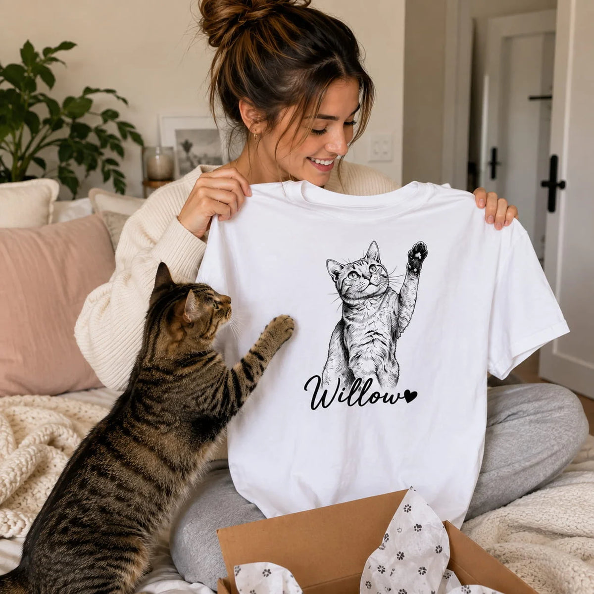 Cat lover with personalized Teemina gift